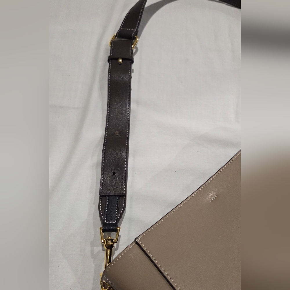 Aallyn Jordan Bucket Bag - Picture 9 of 16